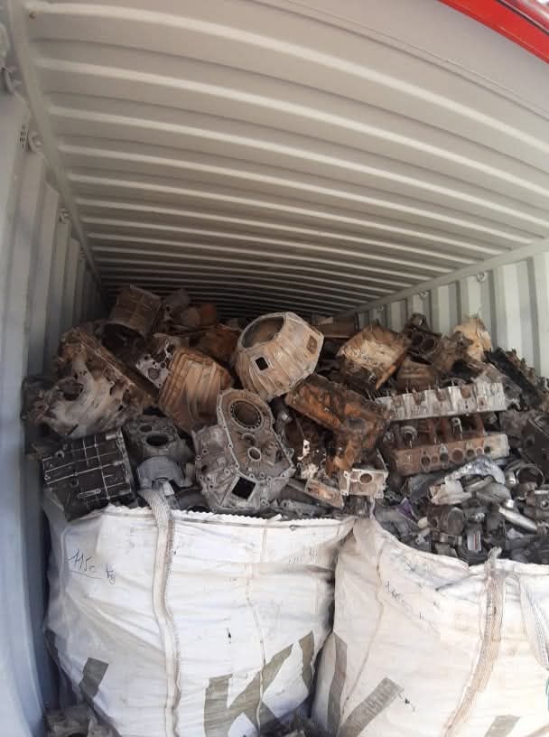 Carters moteur en aluminium prêts au recyclage